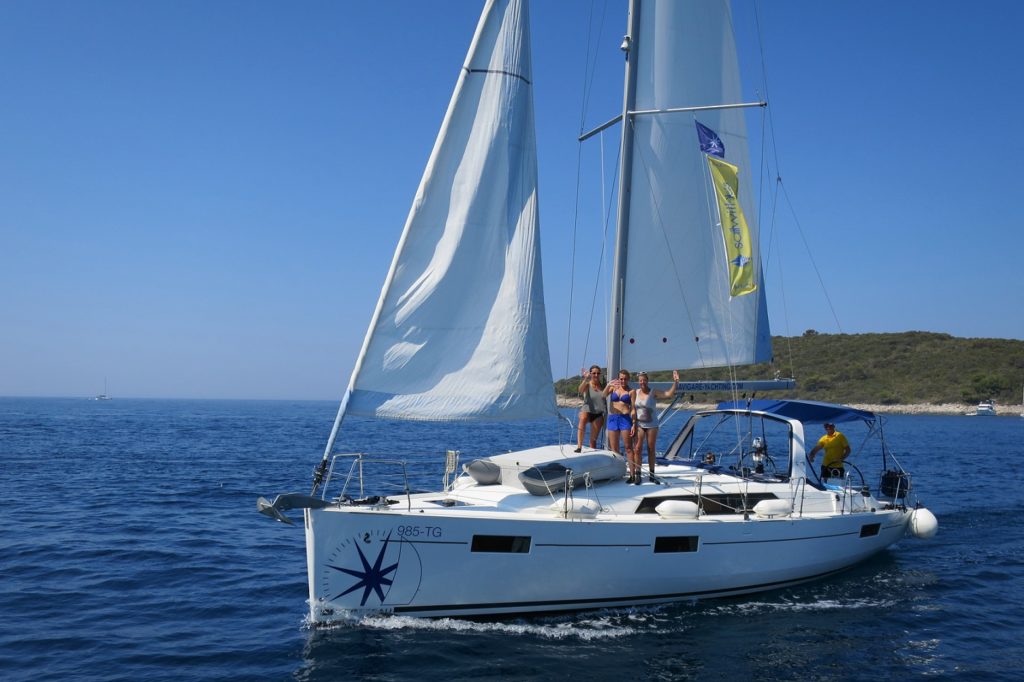 Genieße die Sonne auf der Segelyacht mit Gleichgesinnten l sailwithus