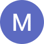 Das Bild zeigt einen blauen Kreis mit einem weißen Buchstaben „M“ in der Mitte, der eine moderne Segelyacht symbolisiert. Der Hintergrund ist schlicht und es gibt keine weiteren auffälligen Merkmale.