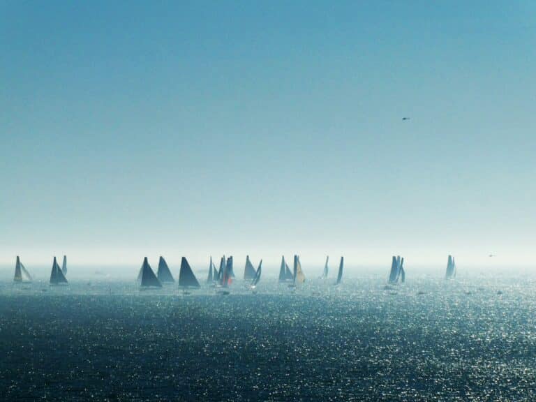 Von Sturm bis Einsamkeit: Die Herausforderungen der Segler bei der Vendée Globe
