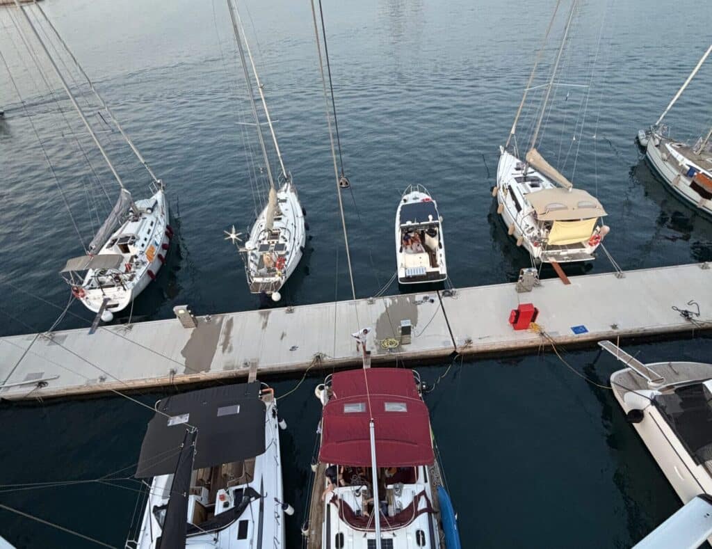 Ultimatives Hafenmanöver im Mittelmeer: Römisch-Katholisch Anlegen mit Muring – die Schritt-für-Schritt-Anleitung