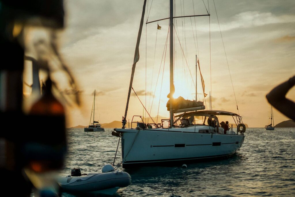Was kostet ein Segelurlaub wirklich? Die ultimative Bordkassen- & Kosten-Checkliste (2025/2026)