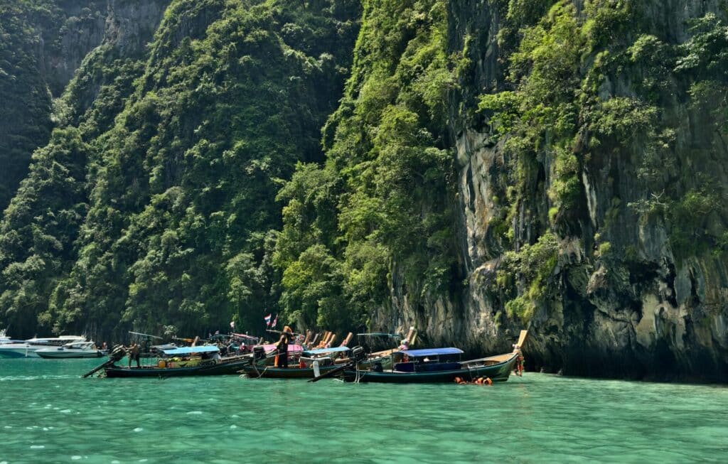 Explore the breathtaking cliffs and clear waters of Phi Phi Island in Thailand, a paradise for travelers.